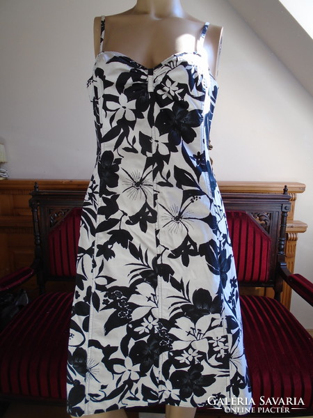 New next black and white 100% cotton cardboard summer dress.