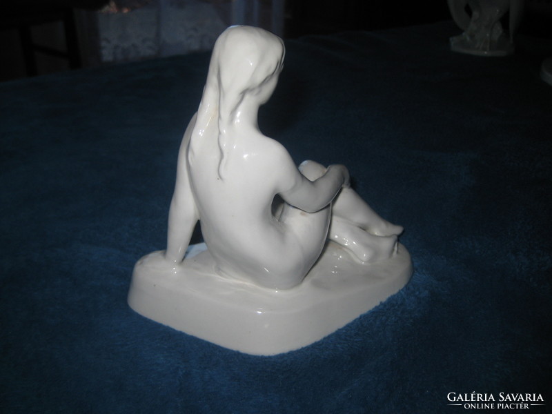 Zsolnay white, old nude 16 x 15 cm