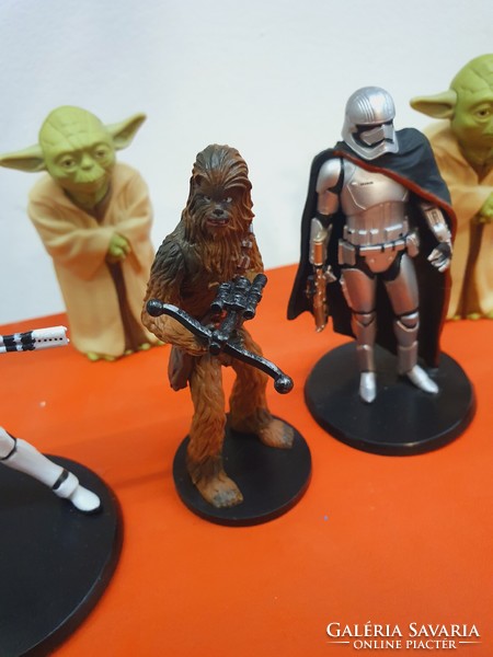 6 Star Wars figures for sale together