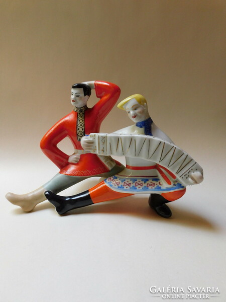 Large Polonne porcelain figure - Kazakh dancers