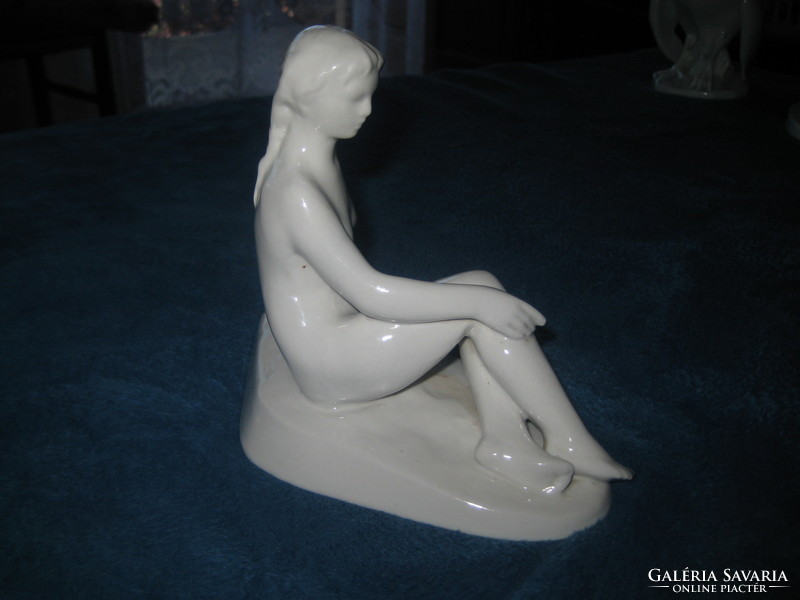 Zsolnay white, old nude 16 x 15 cm