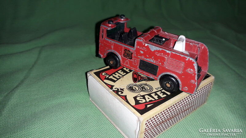 1981. Matchbox - snorkel fire dept. - Fire extinguisher - small metal car according to the pictures