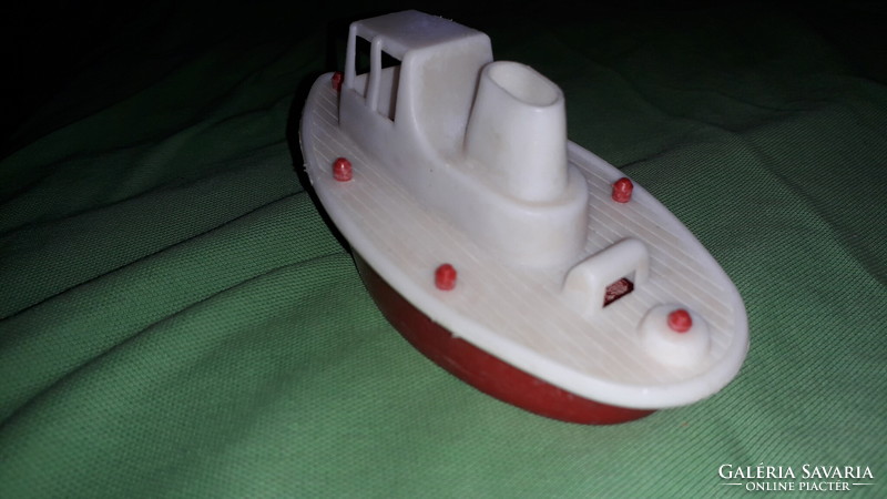 Retro traffic goods, bazaar goods, plastic toy ship, even a bathtub toy, 14 x 6 cm according to the pictures