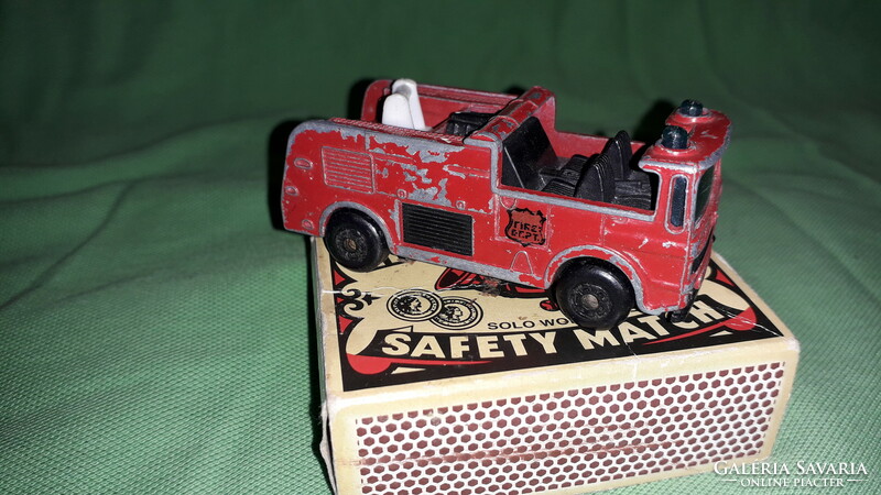 1981. Matchbox - snorkel fire dept. - Fire extinguisher - small metal car according to the pictures