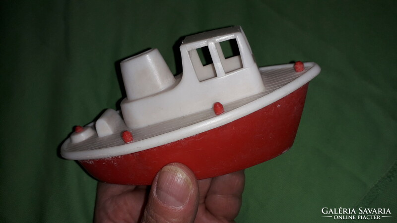 Retro trafikáru bazáráru műanyag játék hajó akár kádjáték is 14 x 6 cm a képek szerint