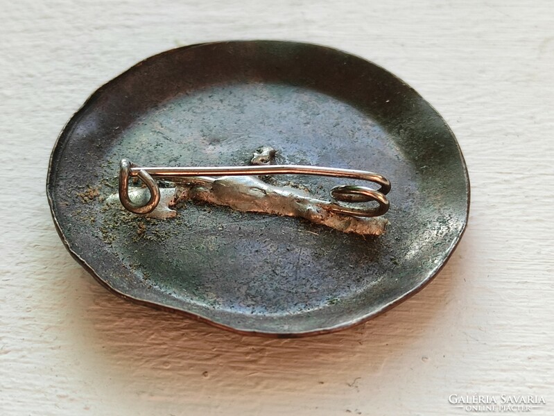 Special round brooch, badger pin, artisan goldsmith's work