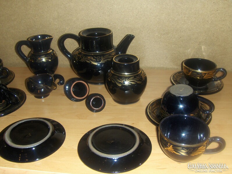 Fekete porcelán kávés készlet arany díszítéssel (14/K)