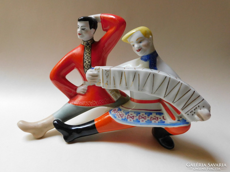 Large Polonne porcelain figure - Kazakh dancers