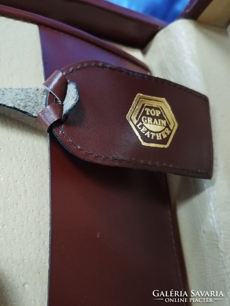 Leather briefcase, size 37x30x8 cm