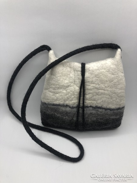 Felt bag black and white