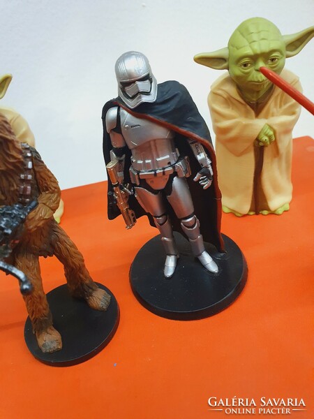 6 Star Wars figures for sale together