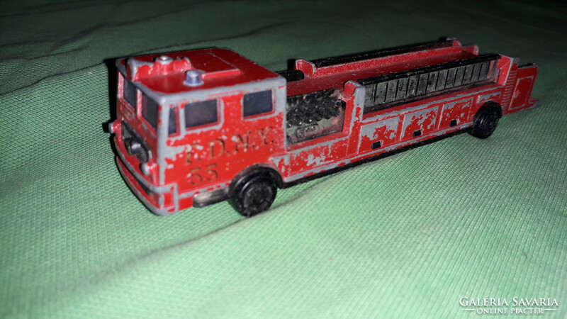 Régi MAJORETTE - matchbox szerű HOSSZÚ NEW YORK fém autó tűzoltóautó kb.1:86 méret a képek szerint