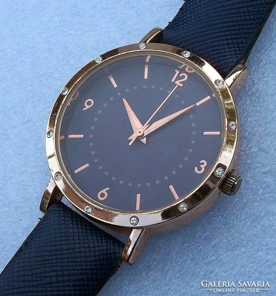 Women's watch in rose gold color