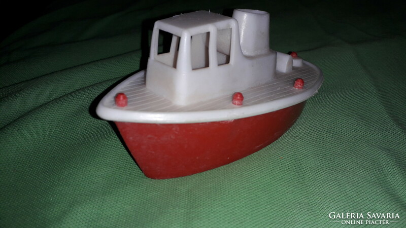 Retro traffic goods, bazaar goods, plastic toy ship, even a bathtub toy, 14 x 6 cm according to the pictures