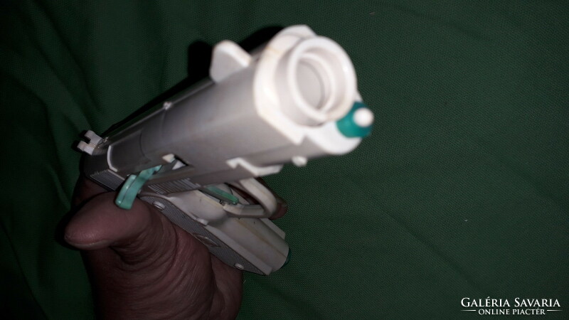 Retro magyar trafikáru tapadókorongos játék bakelit revolver pisztoly a képek szerint