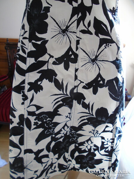 New next black and white 100% cotton cardboard summer dress.