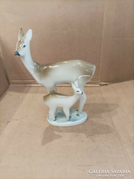 Zsolnay porcelain deer with kid (András Sinkó), height 18 cm.