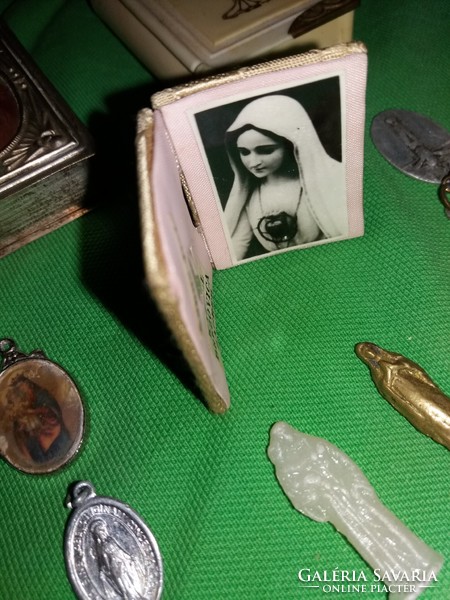 Antik zarándok keresztény mini oltár ereklyetartók kis szobrok medálok egyben képek szerint