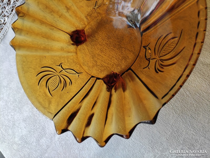 Antik virágmotívumos borostyánsárga három lábas üveg kínáló tál