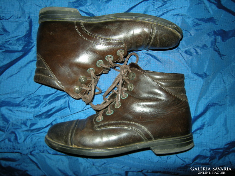 Vintage 40-es barna bokszbőr magas szárú cipő