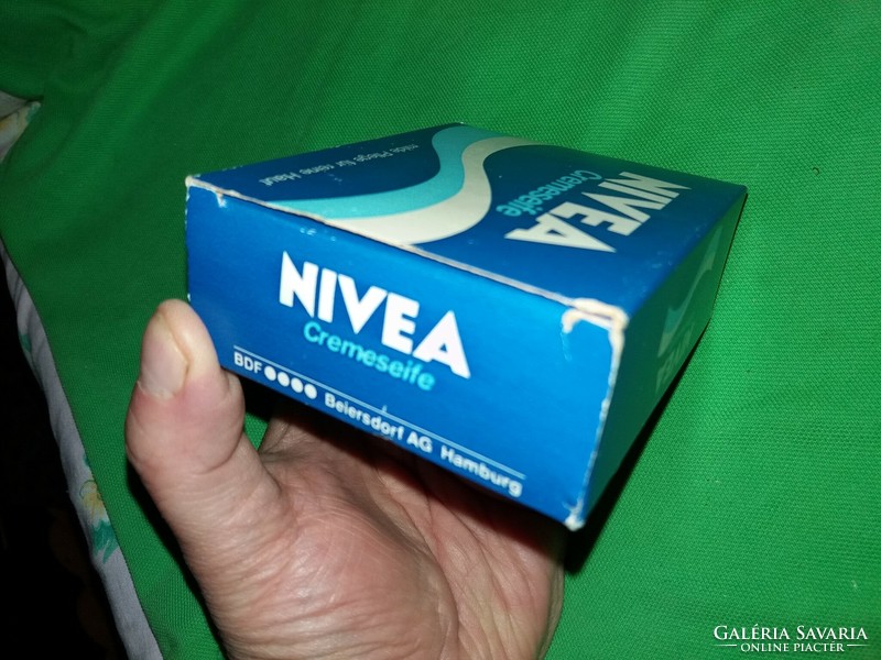 Retro 150-gram packaged Nivea toilet soap with an intense fragrance, according to the pictures