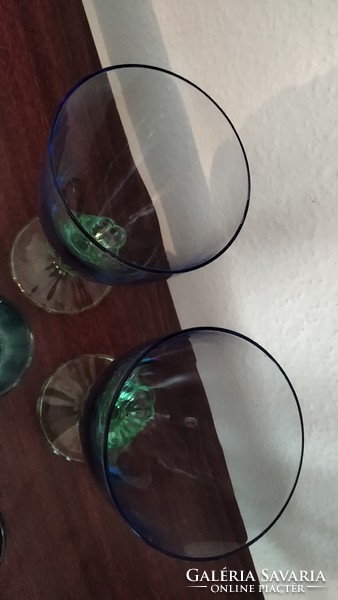 Kék-zöld poharak {Ü7}