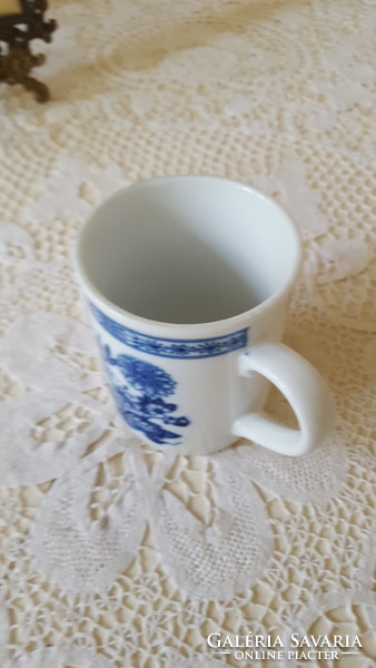 Porcelain mug with onion pattern