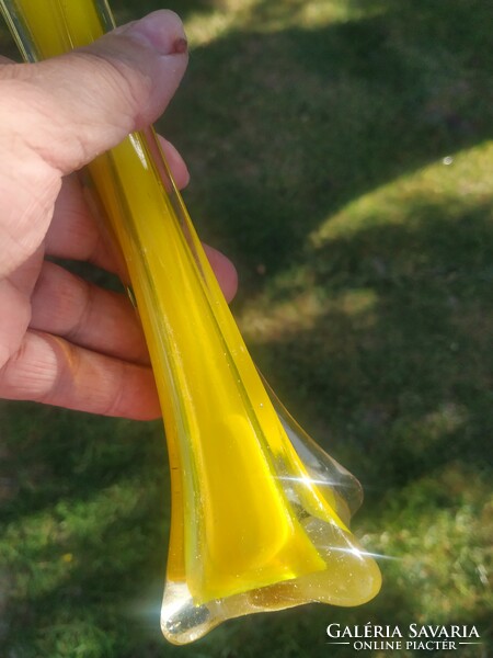 Sárga üveg  váza eladó!