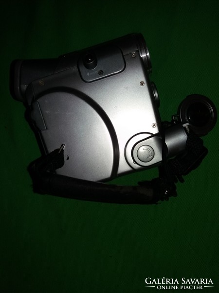 Sony dvx 801 video camera in its bag, without battery, untested, so I am selling it as a spare part according to the pictures