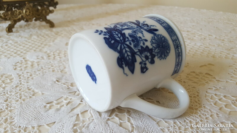 Porcelain mug with onion pattern