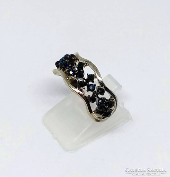 925-s töltött ezüst (SF) gyűrű, zafír kristályokkal