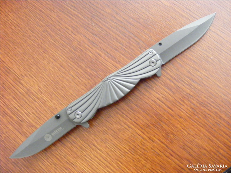 Double-edged Böker knife