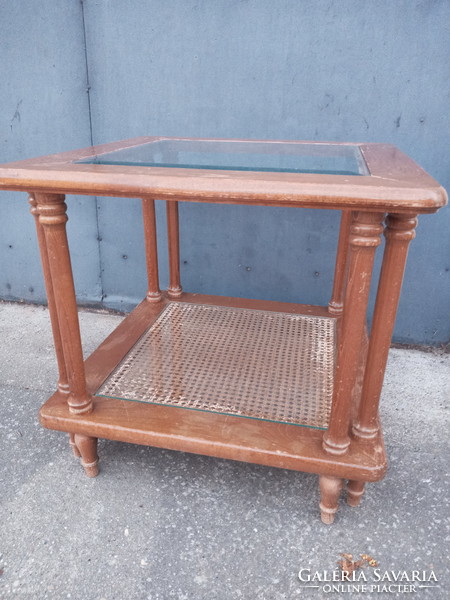 Smoking table with double glazing and rattan insert to be renewed
