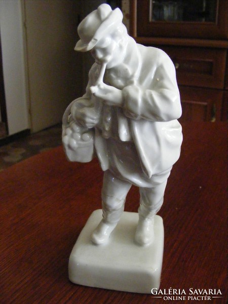 Landlord Gombászó, Zsolnay porcelain