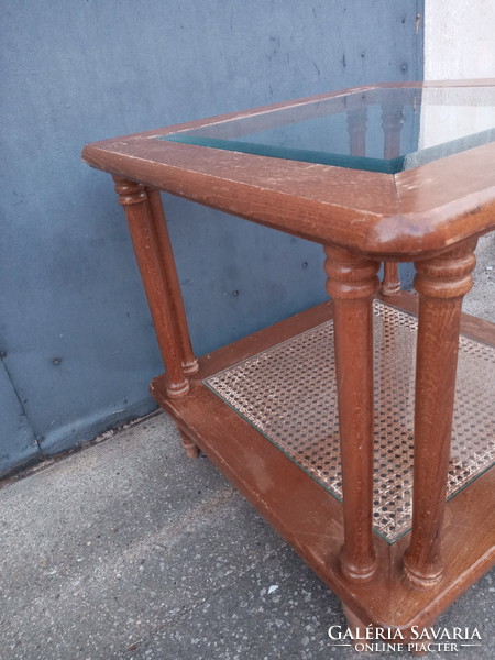 Dupla üveges felújítandó rattan betétes dohányzó asztal