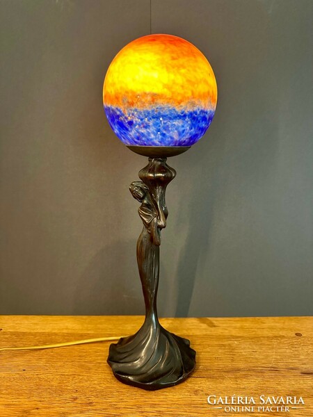 Secession-style table lamp with a special hand-blown lamp shade