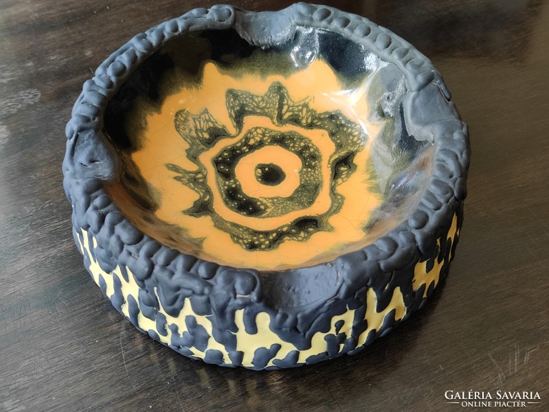 Large size yellow black trickled glaze retro industrial art ceramic ashtray with king mark