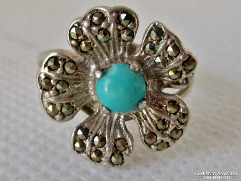 Wonderful old genuine turquoise flower silver ring