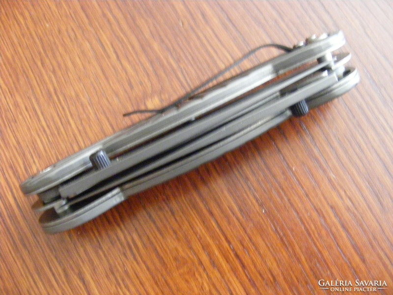 Double-edged Böker knife