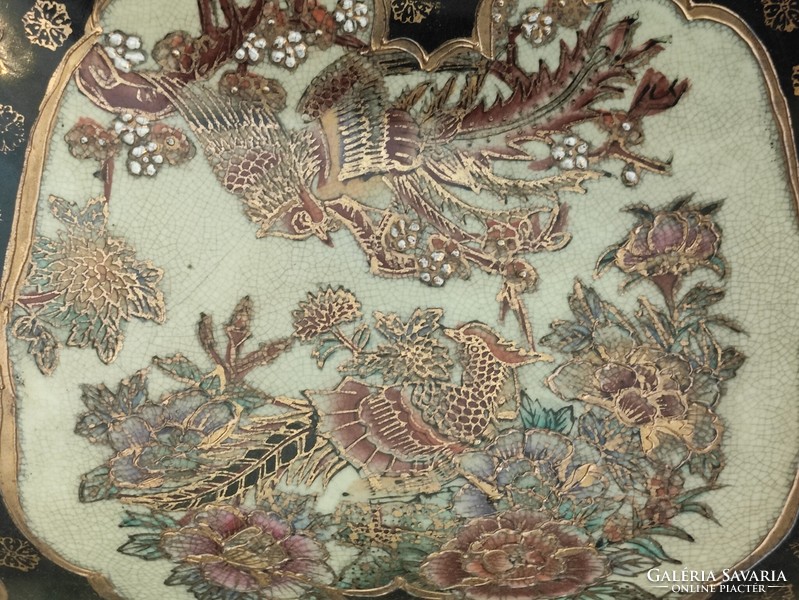 Hatalmas talpas kétfüles gazdagon aranyozott színes jelenetes antik kínai porcelán tál