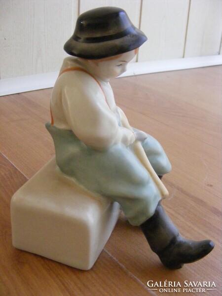 Carving boy, Zsolnay porcelain