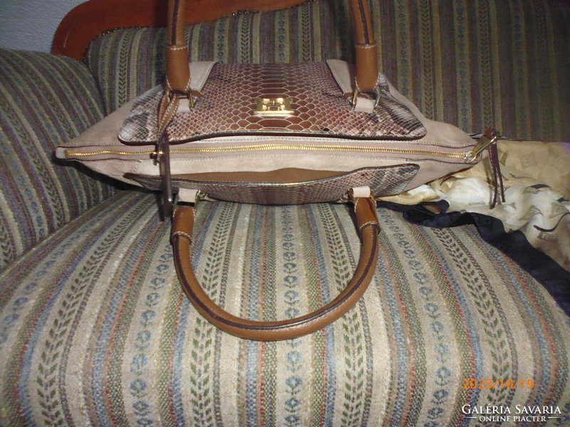 600 Euro women's escada genuine leather bag..