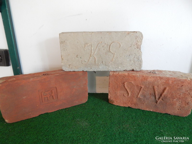 Antique brick with coat of arms and seal. No. 10.