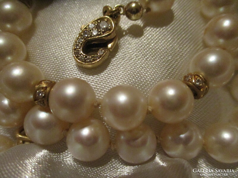 Luxury necklaces, 18k yellow gold, diamond-true pearl necklace