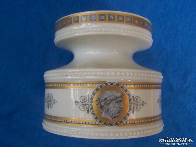 Vase (7.5 cm high) with classic decor. Marked, flawless, very nice piece at a bargain price