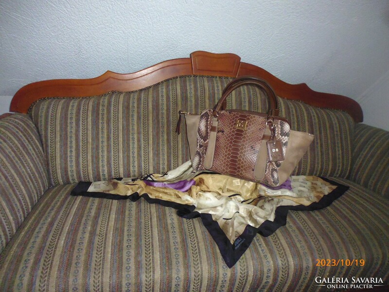 600 Euro women's escada genuine leather bag..