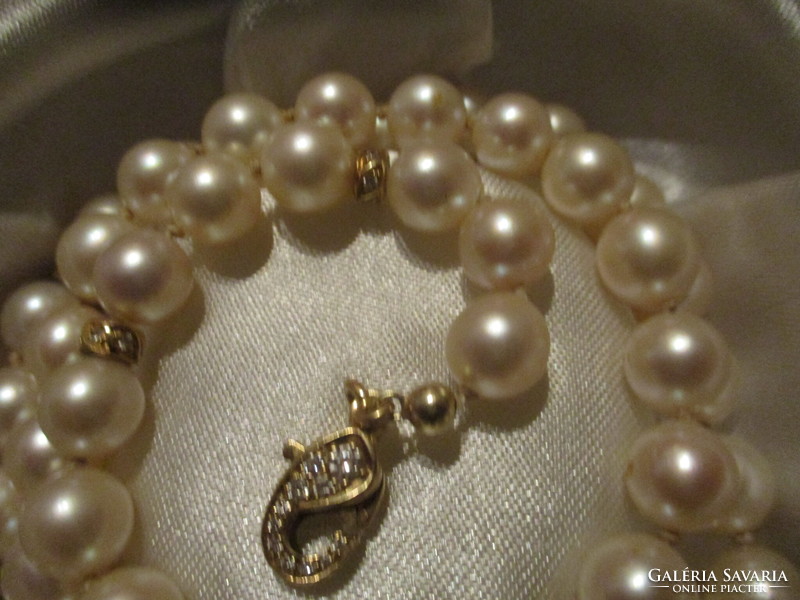 Luxury necklaces, 18k yellow gold, diamond-true pearl necklace