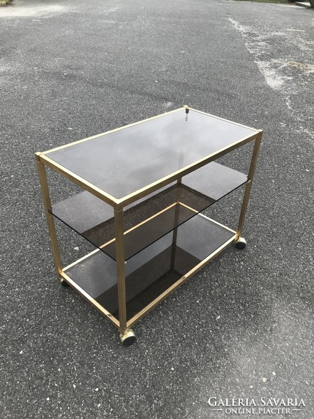 Carriage serving table