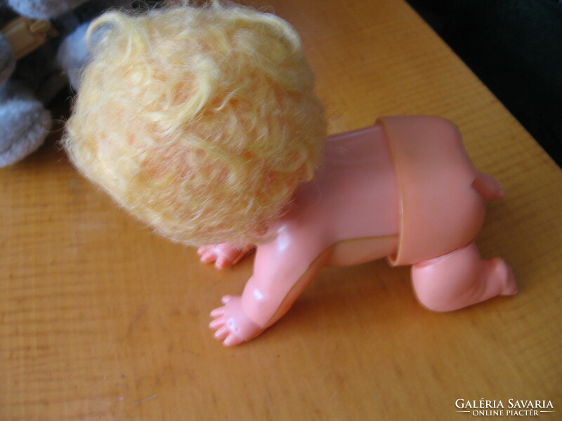 Retro crawling doll, defective