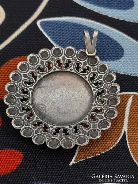 Vietnamese silver-plated pendant, 4.3 cm